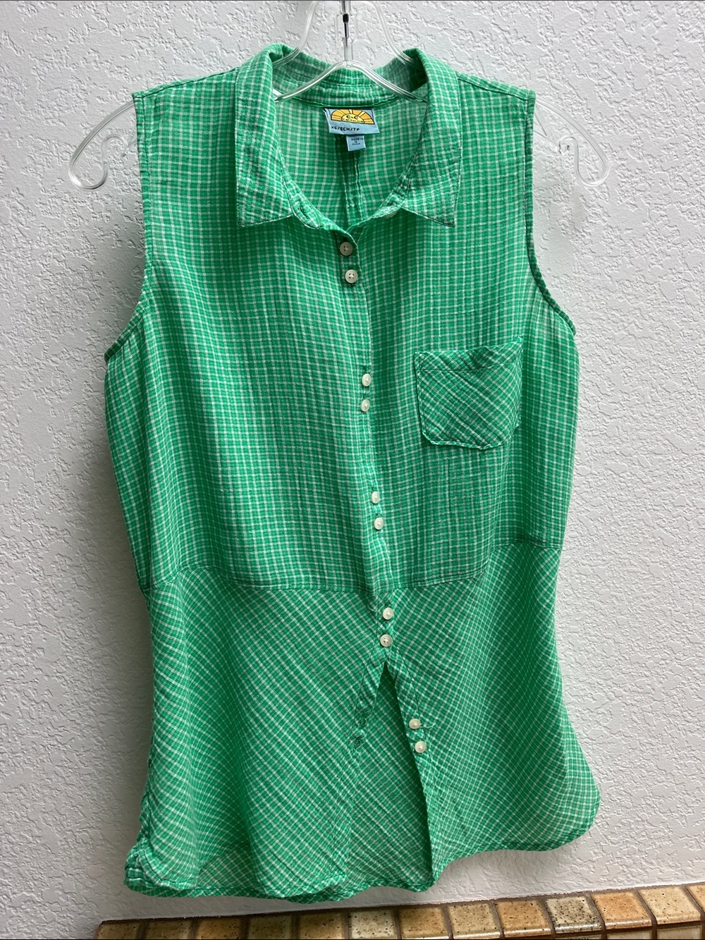 C&C California Green Checked Sleeveless Button-Up Blouse